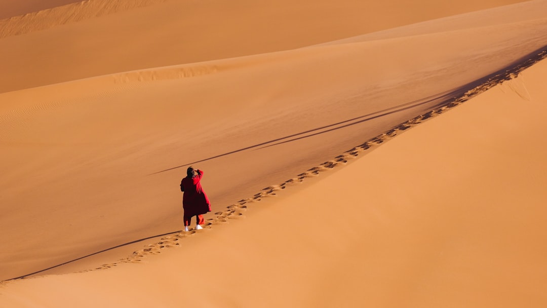 Kumtag Desert - Golden sand dunes